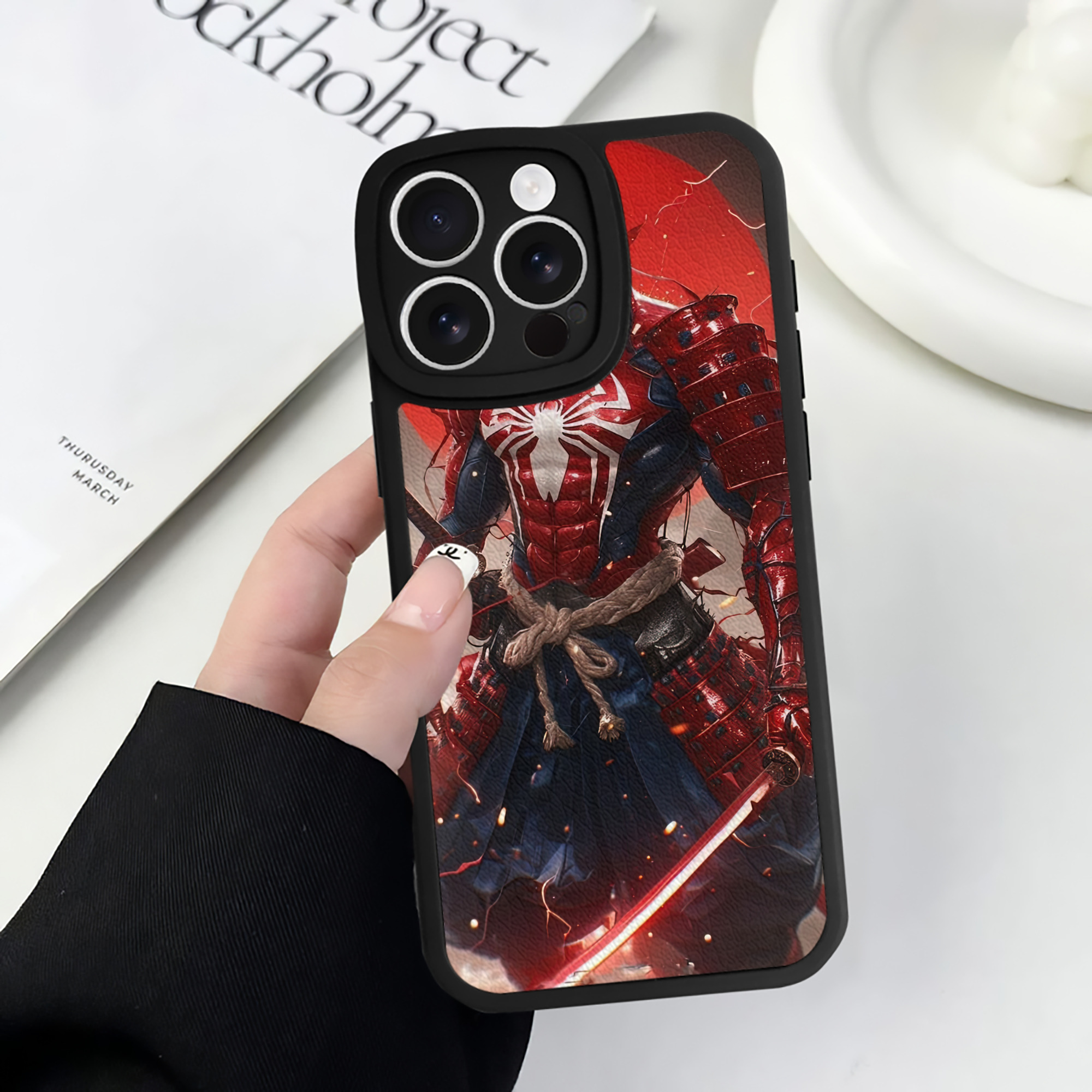 （画像用） Spider Man スパイダーマン 【iPhone 16シリーズ対応】シリコンスマホケース（レザー調） 材質：シリコン